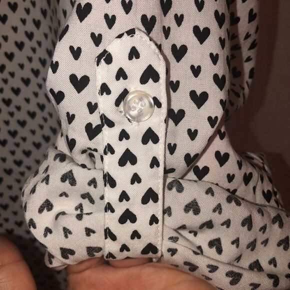 Velvet Heart 2X Elisa White Black Heart Print Long Sleeve Button Down Blouse - Picture 13 of 16